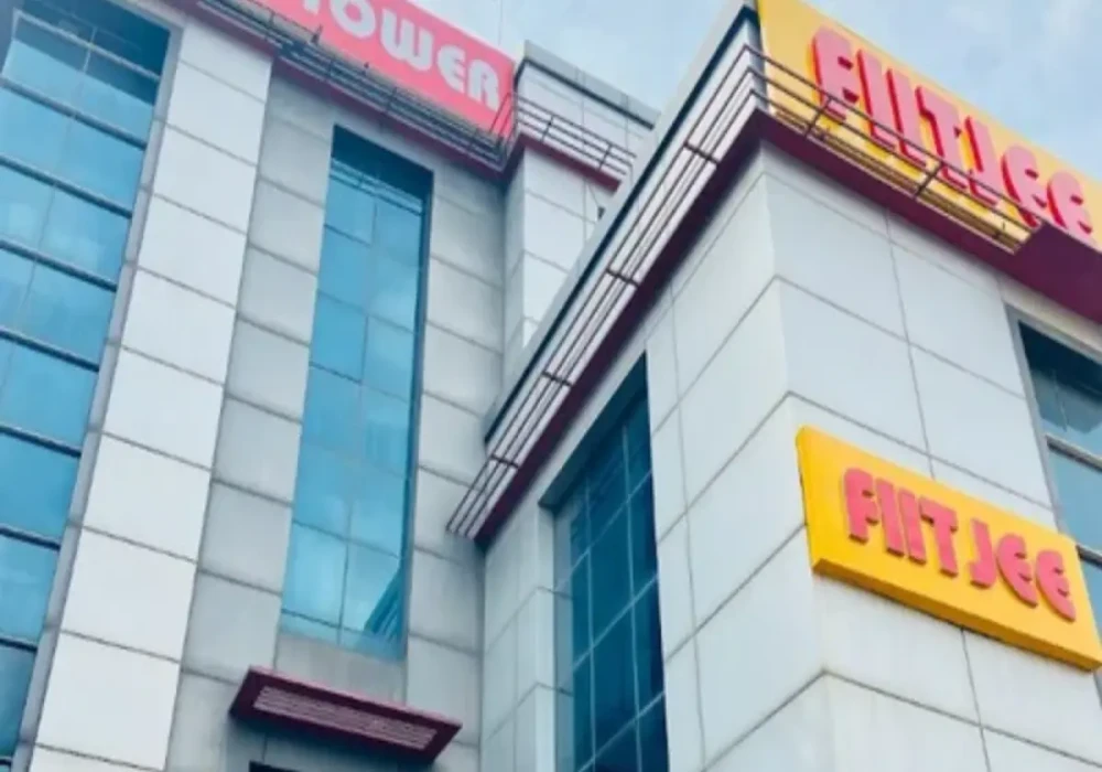 FIITJEE Coaching Centres Shut Down Across North India | Students Left Isolated